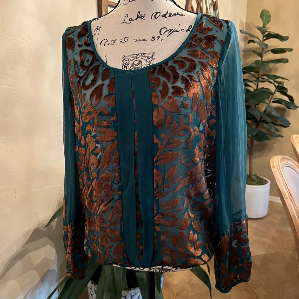 Luck Brand top with velvet detail
